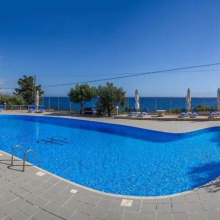 Kardamili Beach Hotel Exterior photo